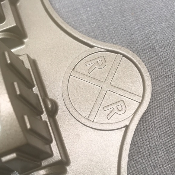 Nordic Ware Train Cake Pan 5 cups - Picture 6 of 11